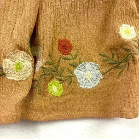 Forever 21  Fawn Embroider Floral Off Shoulder Cropped Boho Peasant Top Size L - Picture 8 of 15